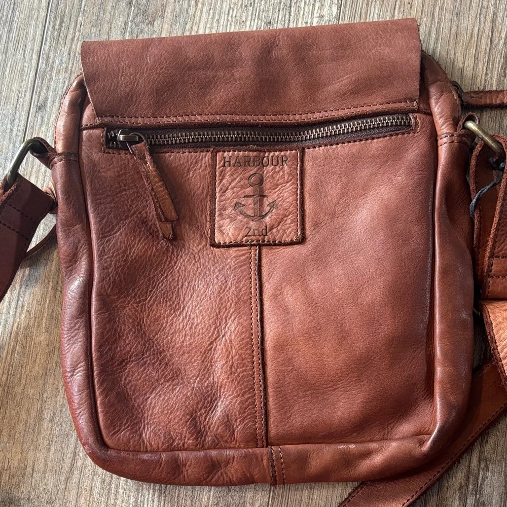 Harbour 2nd Anchor-Embellished Tan Leather Crossbody Bag - Picture 3 of 4